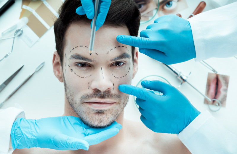 Зачем мужчине нужен косметолог и пластический хирург