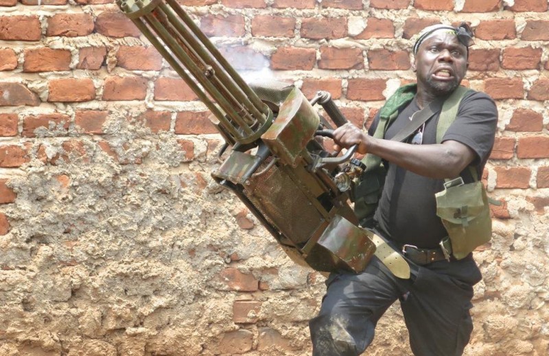 «Угандийские неудержимые»: как в Африке снимают боевики за 200 долларов