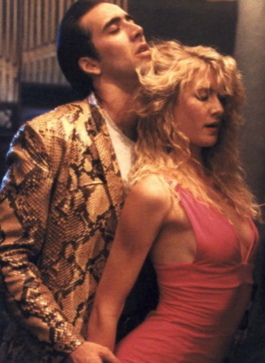 «Змеиный» пиджак и розовый леопард: безумная мода из фильмов 90-х