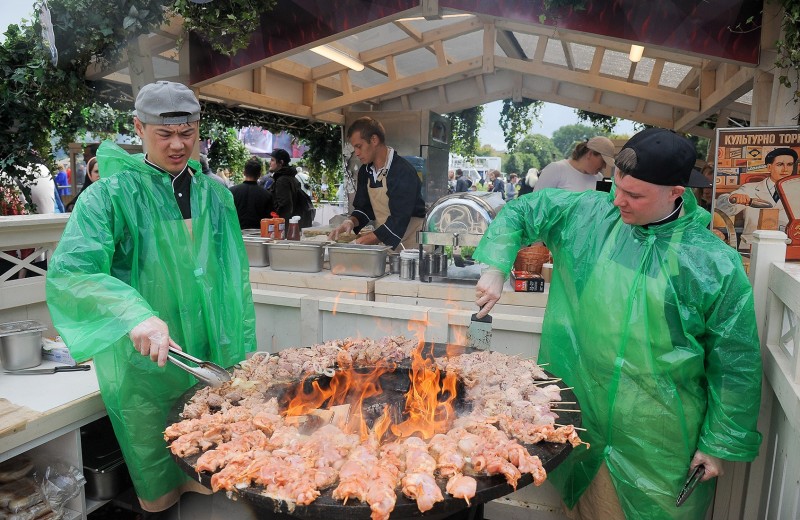 «Не надо нас дискредитировать»: что организаторы российских фестивалей думают о «Шашлык Live» и Meat & Beat