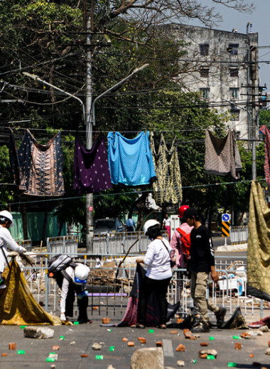 «Мой бывший мне так не врал, как военные»: как женщины Мьянмы борются с хунтой