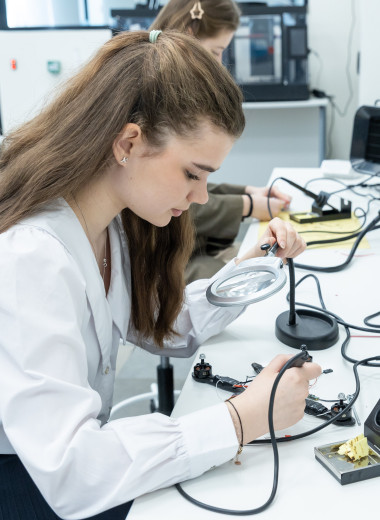 От ракет на карамельном топливе до VR-планет: как московские школьники создают космические проекты