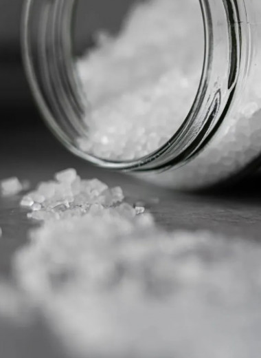 Это просто белый яд: разоблачаем самые распространённые мифы о соли