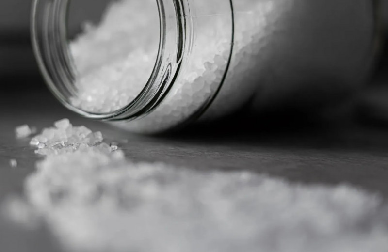 Это просто белый яд: разоблачаем самые распространённые мифы о соли