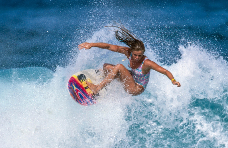 Серфинг для всех: как женщины отвоевывали свое право покорять волны наравне с мужчинами