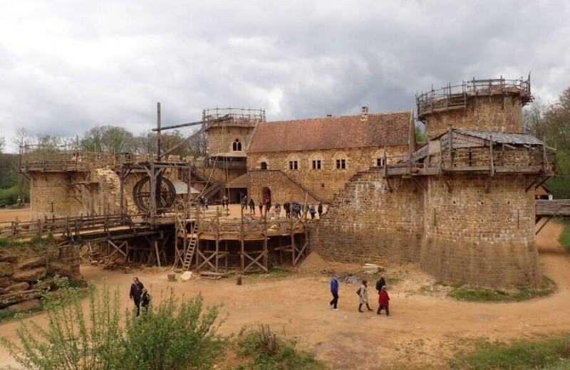 Как во Франции десятилетиями строят замок Геделон, используя методы XIII века!