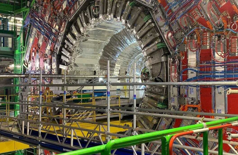 Российские физики установили алмазные детекторы на Большой адронный коллайдер