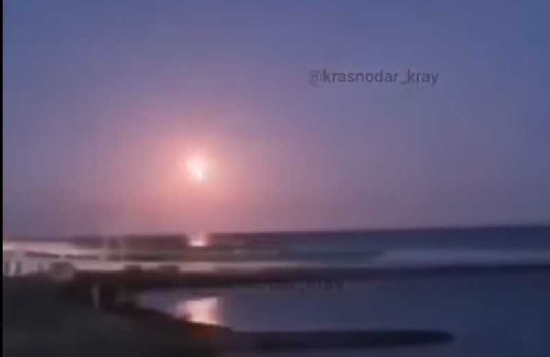 В небе над Сочи сгорел яркий метеор: видео