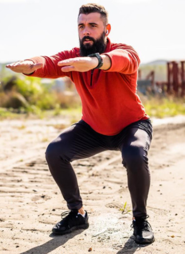 Что полезнее: делать 10 тысяч шагов в день или приседать каждые 45 минут