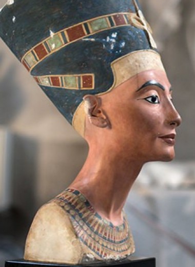 Брак в 15 лет и смерть от чумы: кем на самом деле была Нефертити