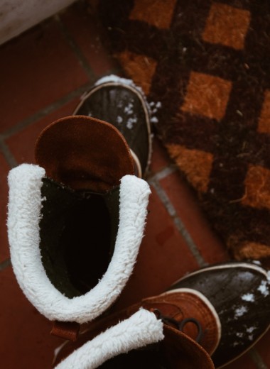 Как убрать запах из обуви: пошаговая инструкция по борьбе с неприятностью