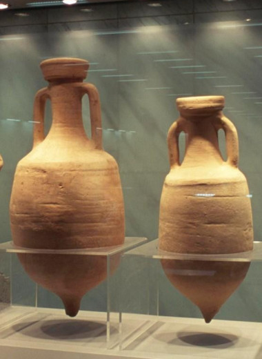 Почему древнегреческие амфоры делали с неустойчивым дном