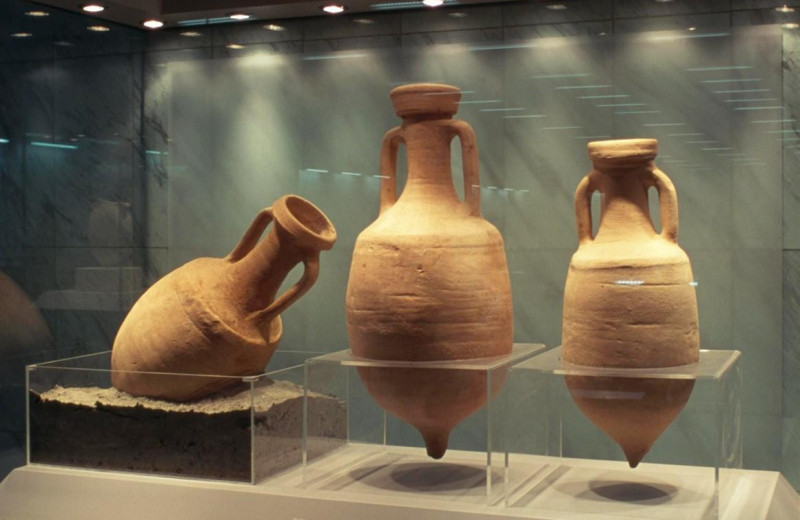 Почему древнегреческие амфоры делали с неустойчивым дном