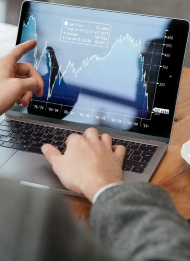 Блогеры против советников: кто влияет на инвесторов?