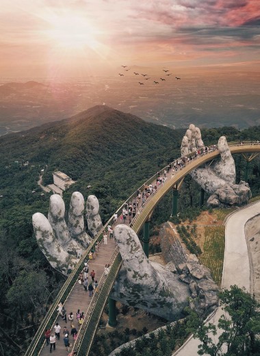 Мост на огромных ладонях во Вьетнаме: как это выглядит