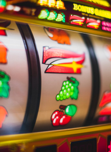 История одного символа: почему в игровых аппаратах используют изображения фруктов?