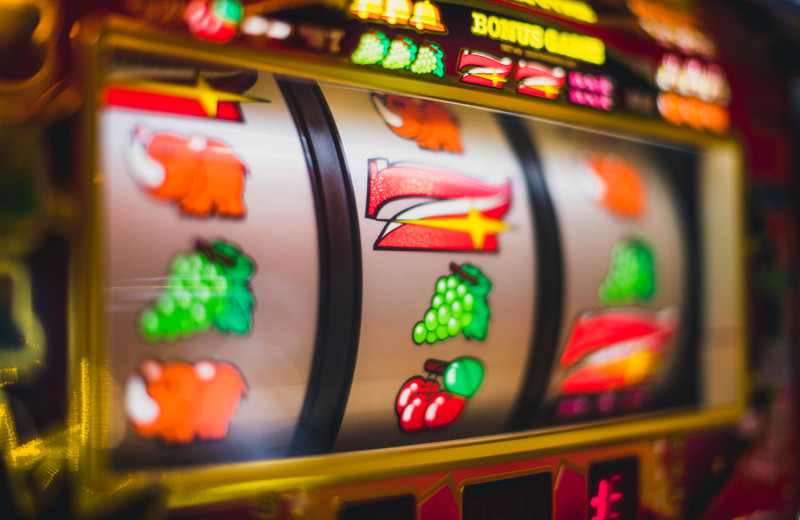 История одного символа: почему в игровых аппаратах используют изображения фруктов?