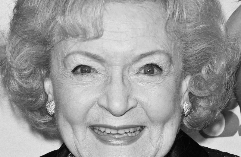 «Мне будет 100 лет? Я не верю»: умерла легендарная комическая актриса Бетти Уайт