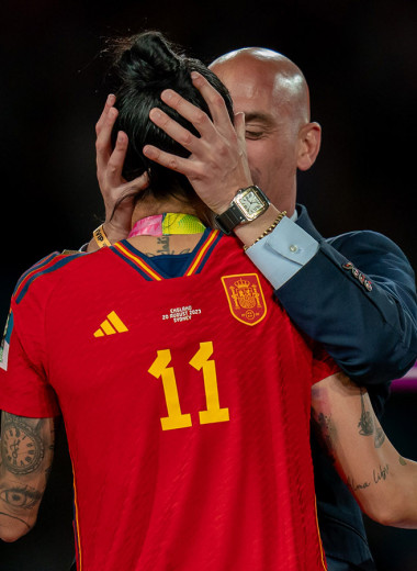 Как поцелуй на футболе спровоцировал испанское движение #MeToo