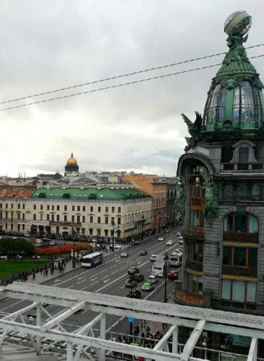 Как устроен бизнес экскурсий по крышам Петербурга и чем он не нравится жителям