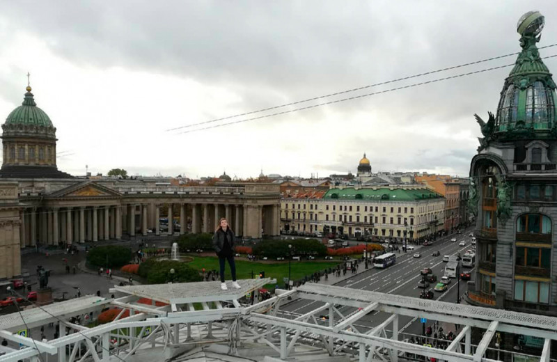 Как устроен бизнес экскурсий по крышам Петербурга и чем он не нравится жителям