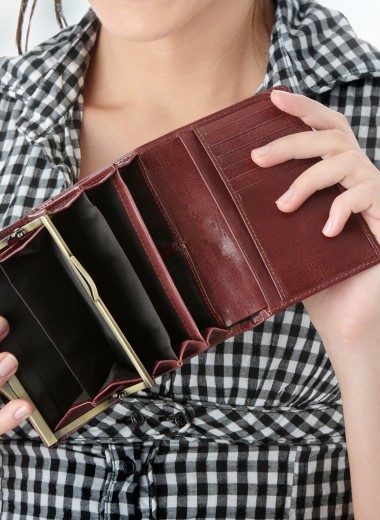 Деньги на ветер: 9 покупок, которые вредят семейному бюджету