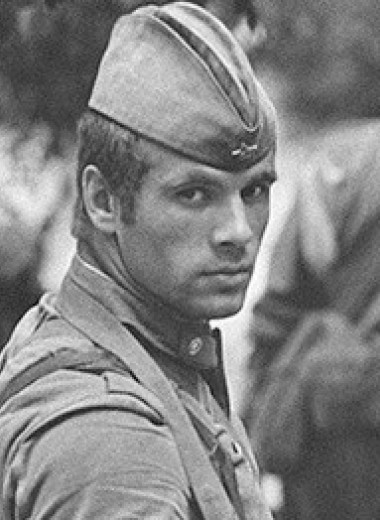 Как сложилась судьба советского солдата, который не хотел воевать: трагическая история знаменитой фотографии