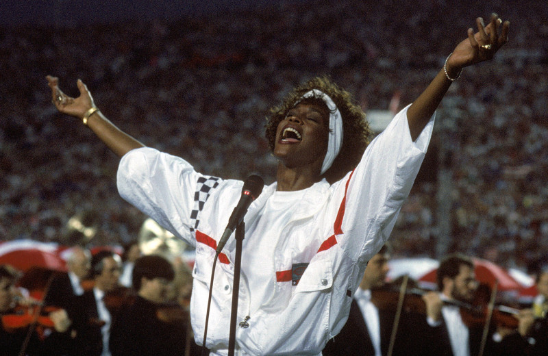 Голос разума: как Уитни Хьюстон меняла музыку и общество