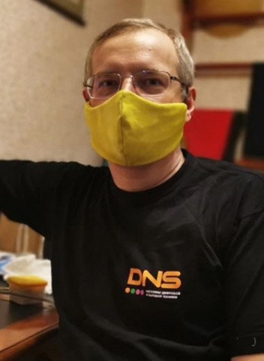 «Не надо помогать бизнесу деньгами»: совладелец DNS Дмитрий Алексеев о том, как сеть выживает в этот кризис