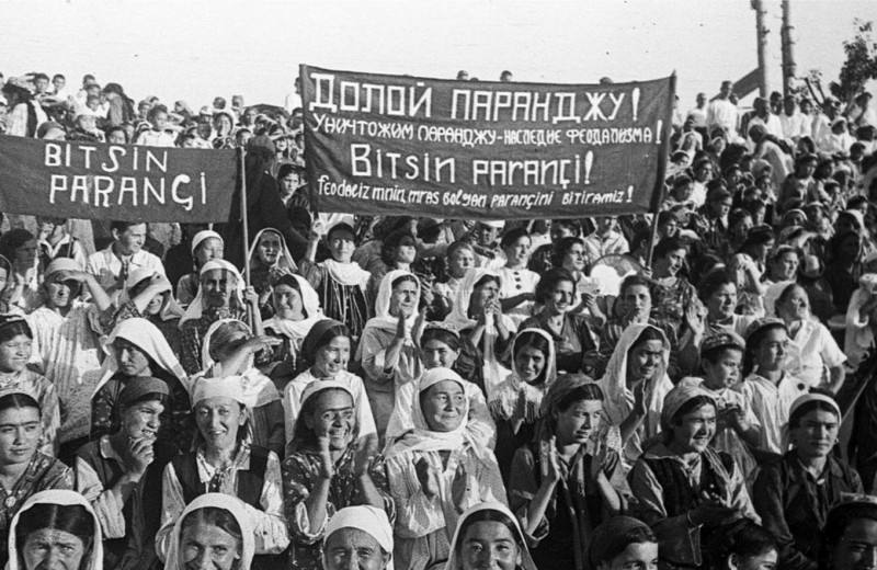 «Худжум»: как в СССР пытались освободить женщин Востока от паранджи и угнетения