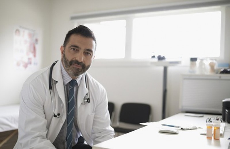 «Синдром белого халата»: стоит ли безоговорочно доверять врачам?