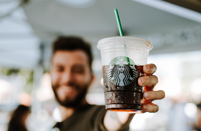 Какой кофе самый вредный для Земли: ученые посчитали углеродный след напитков Starbucks