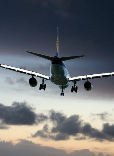 Почему пассажирские самолеты летают на высоте 10 километров?