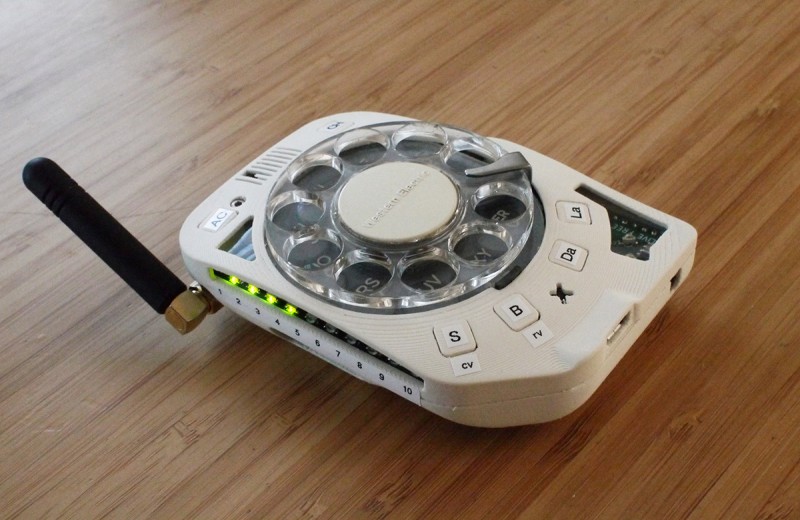 Инженер из США собрала дисковый смартфон, чтобы её ничего не отвлекало (фото и процесс сборки)