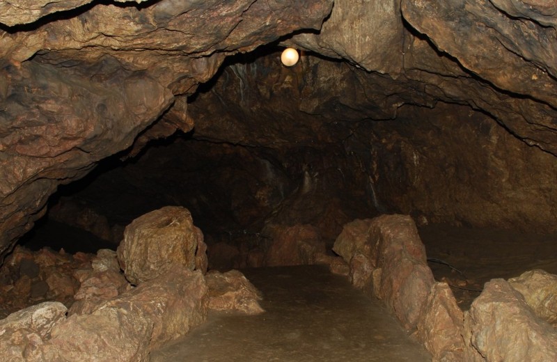 Российские ученые исследуют уникальную крымскую пещеру