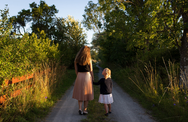 «Став матерью, я обрела смелость защищать маму»: роман о детстве, разлуке и горе