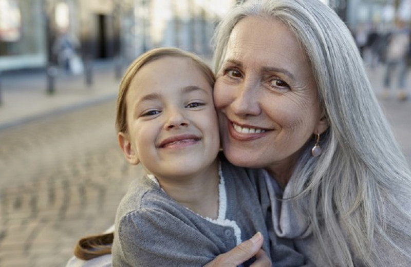 На воспитании у бабушки: можно ли заменить родителей?