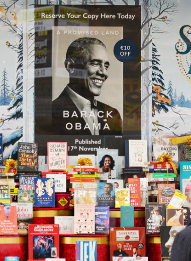 «Если мы не победим, этой стране конец»: главное из новых мемуаров Барака Обамы