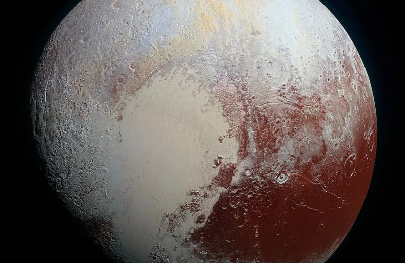 На Плутоне есть заснеженные горы, но они совсем не такие, как на Земле