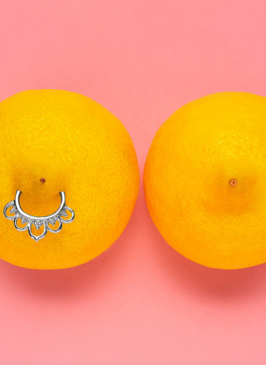 Правильный пирсинг сосков: 11 советов тем, кто решился проколоть грудь
