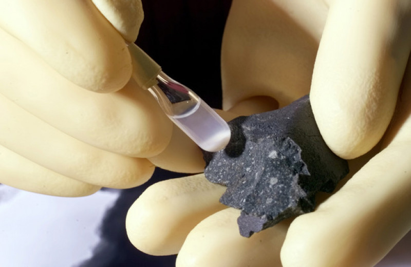 Геохимики нашли все азотистые основания молекулы ДНК в углеродистых метеоритах