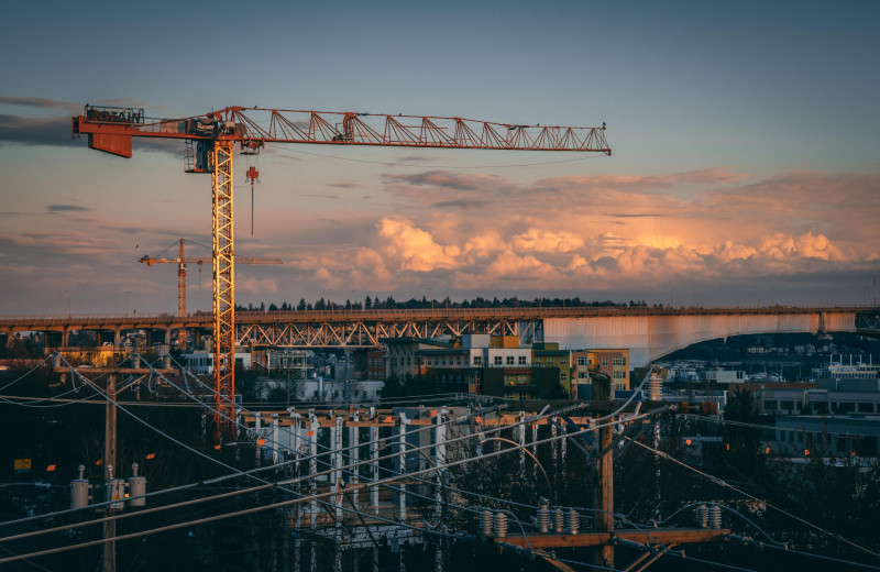 Всегда ли выгодно покупать квартиру на этапе котлована? Отвечает эксперт