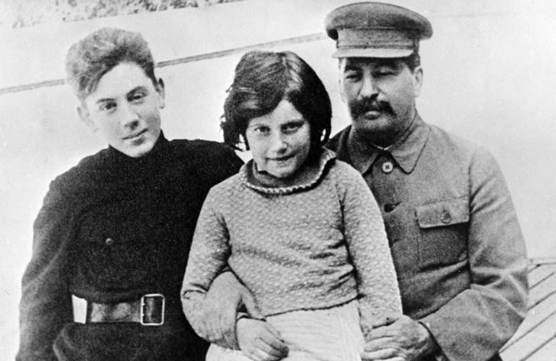 Трагедии кремлевских принцесс: как жили дочери советских вождей
