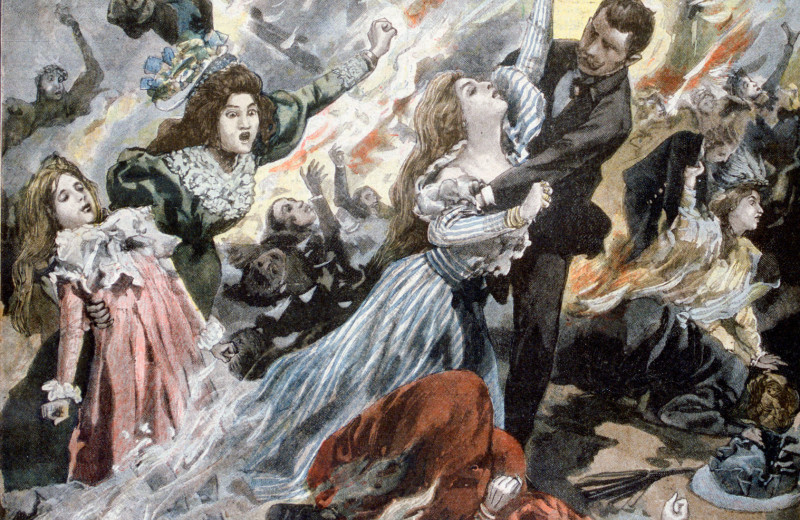 Мужчины толкали женщин в огонь: как на пожаре в Париже погибли 120 аристократок