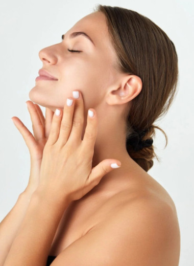 Не гладкость и не цвет: 5 главных признаков здоровья и молодости кожи, по мнению дерматолога