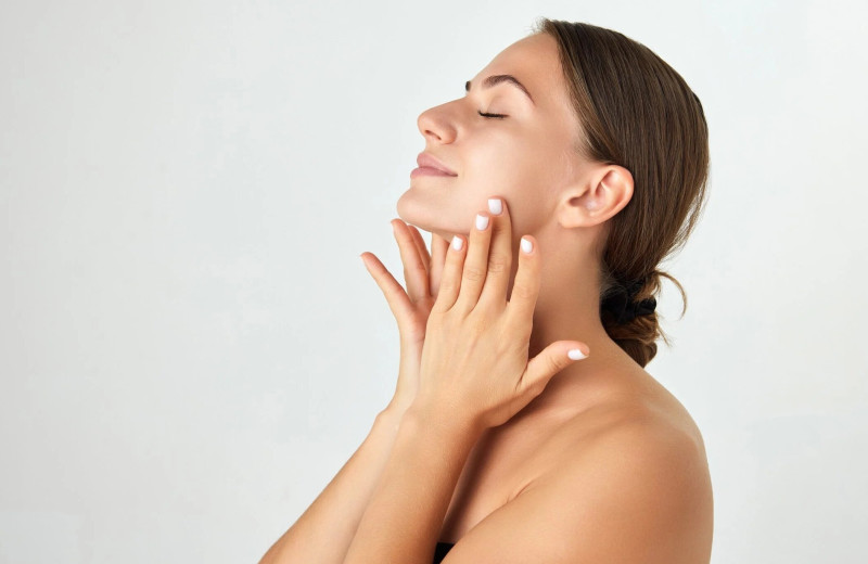 Не гладкость и не цвет: 5 главных признаков здоровья и молодости кожи, по мнению дерматолога