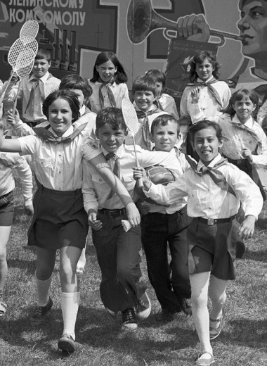 Беззаботное детство и немного идеологии: для чего в СССР создавали пионерские лагеря
