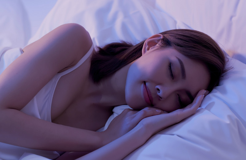 Цвет настроения синий: как улучшить качество сна с помощью цвета и света