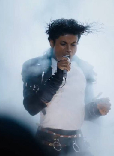 Байопик о Майкле Джексоне: как честный рассказ о поп-короле стал фильмом-караоке