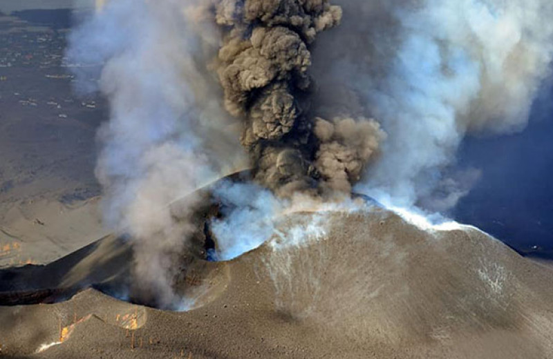 Канарский вулкан Кумбре-Вьеха заподозрили в нетипичном поведении